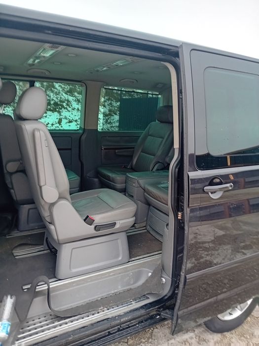 Vând Volkswagen multivan t5