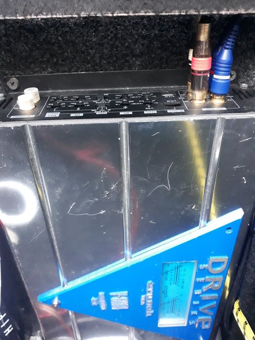 Amplificator Crunch in 4 canale..Funcționează perfect.