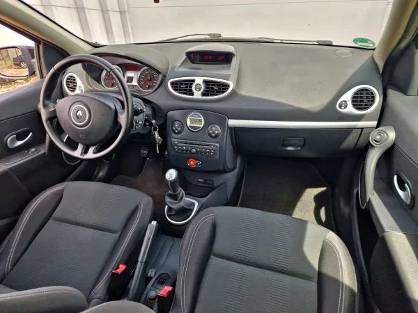 Vlad sau schimb renou clio 2010