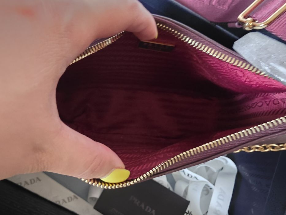 Сумка Prada Re-Edition бурбунди