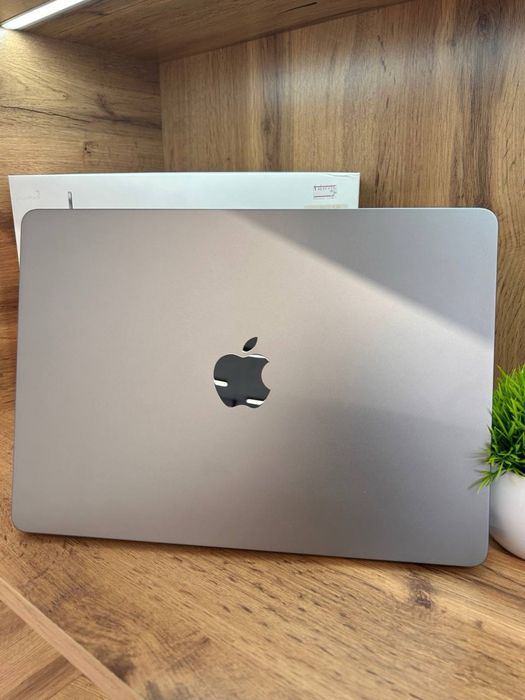 MacBook Air 13” M3 2024