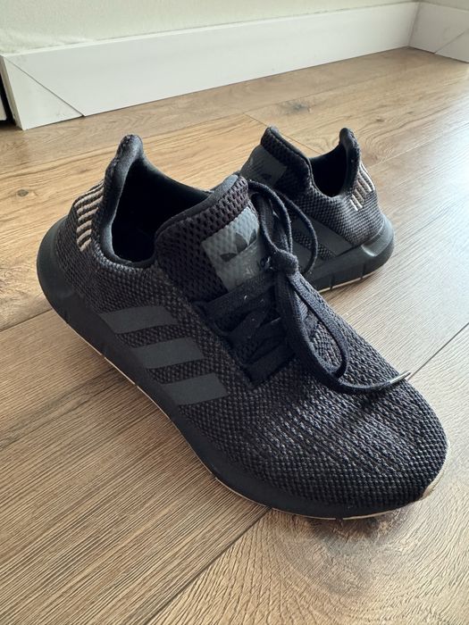 Кеды белые Michael Kors и кроссвоки Adidas