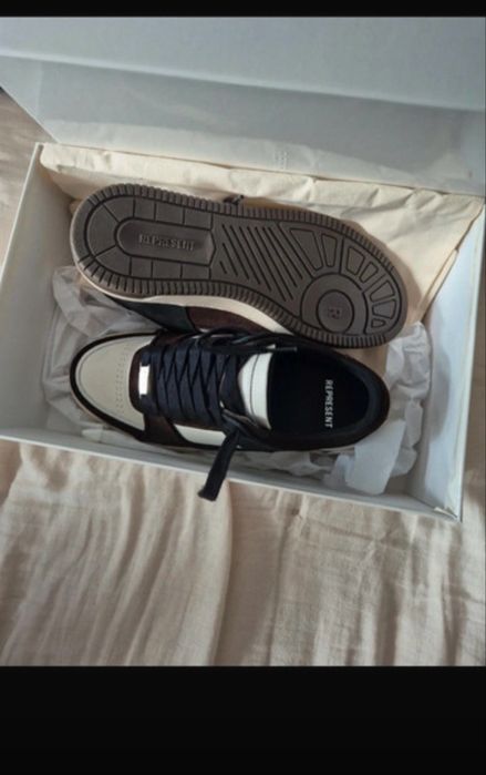 Кроссовки премиум сегмента Британский уличный сегмент