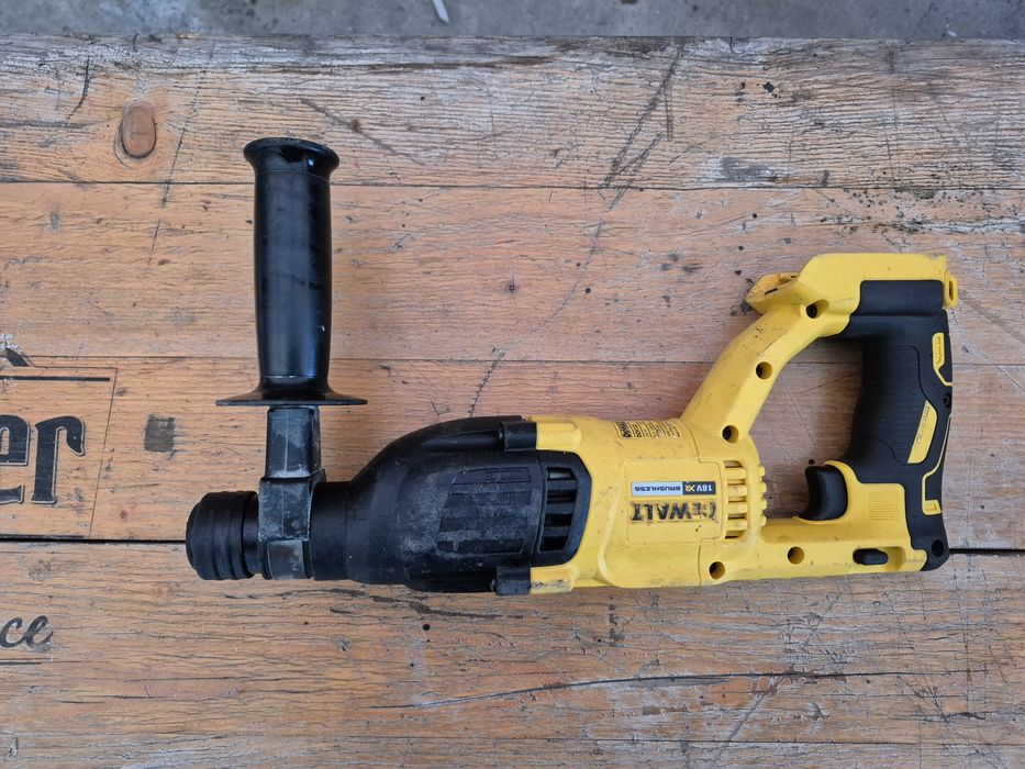 Bormasina cu  percutie Dewalt DCH 033