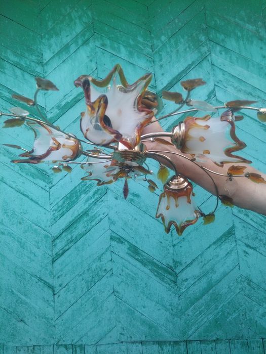 Продам с доставкой люстру