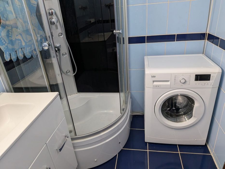 Inchiriez garsoniera zona Mall Vitan