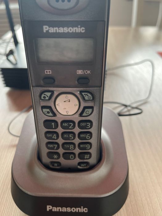 Продам радиотелефон Панасоник, б/у, -3500,  база к телефону-2500 т