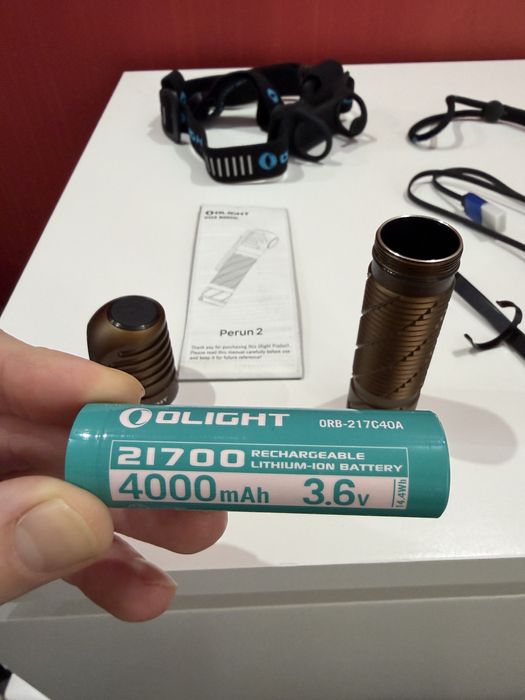 Lanterna Olight Perun 2