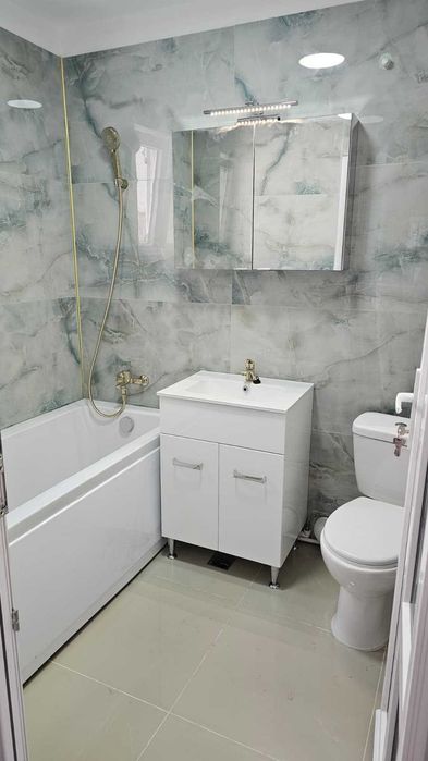 Ateneu piata Chirila Tatarasi Apartament de 3 camere decomandate nou renovate