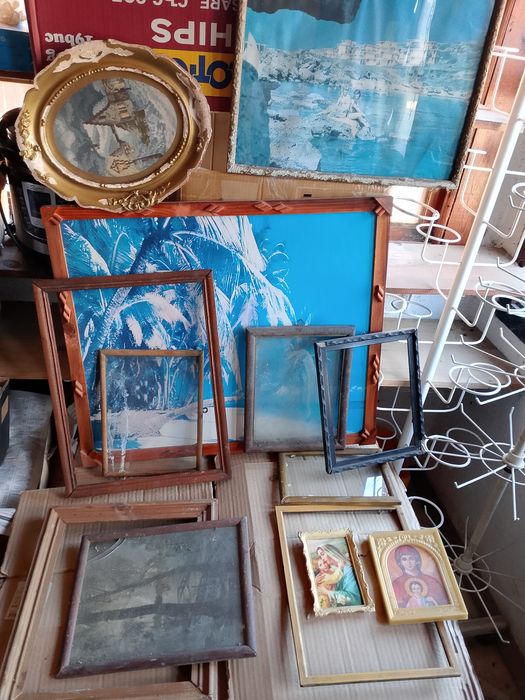 Рамки за картини и др.