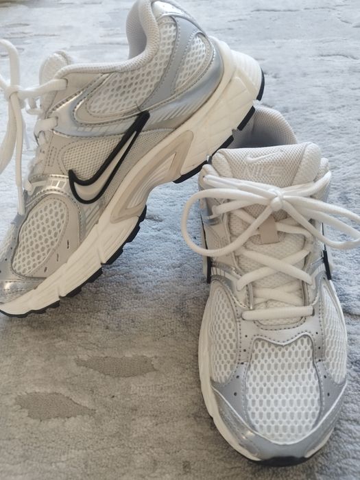 Оригинални дамски маратонки NikeNIKE