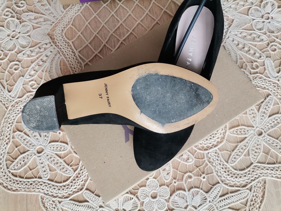 Pantofi negri cu toc gros