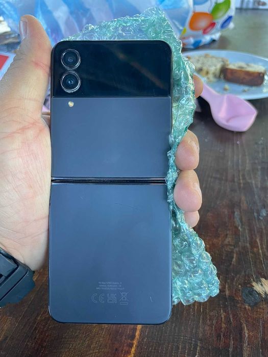Samsung galaxy z flip 4