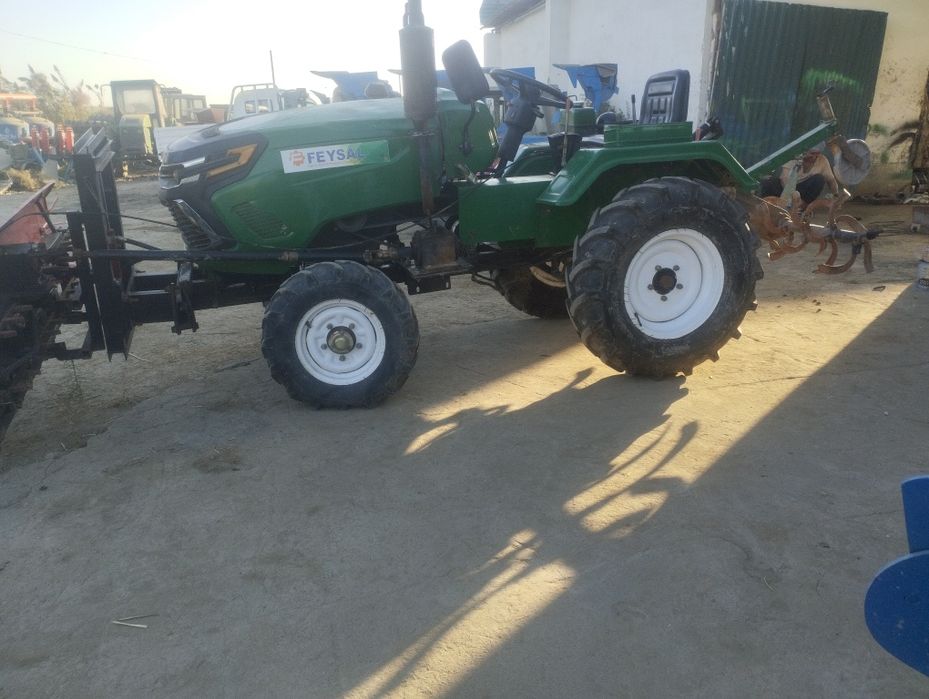 Мини яшил трактор сотилади