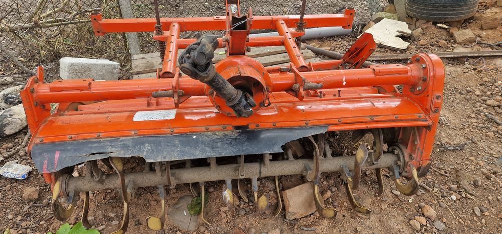 Utilaje agricole: freza vie, plug, grebla, cositoare