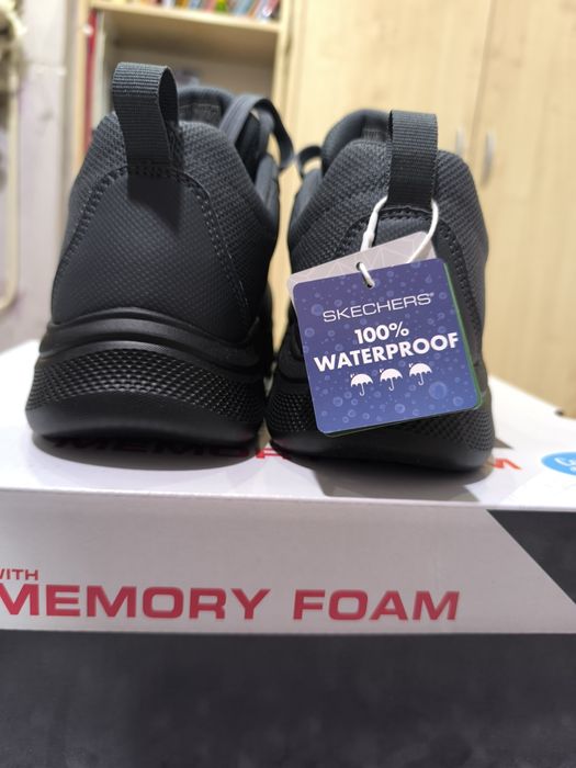 Кроссовки мужские фирмы SKECHERS  Новые  42,4   27,5 см.