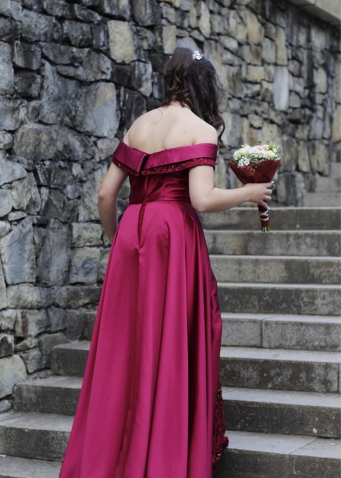 Официална рокля в цвят бордо