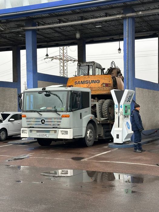 Мерседес эконик..