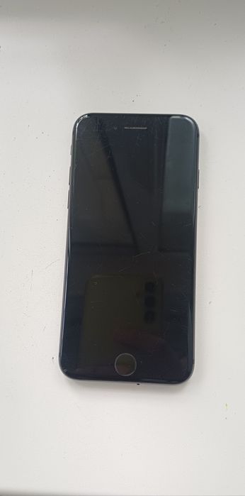iPhone 8, 64 гигабайт