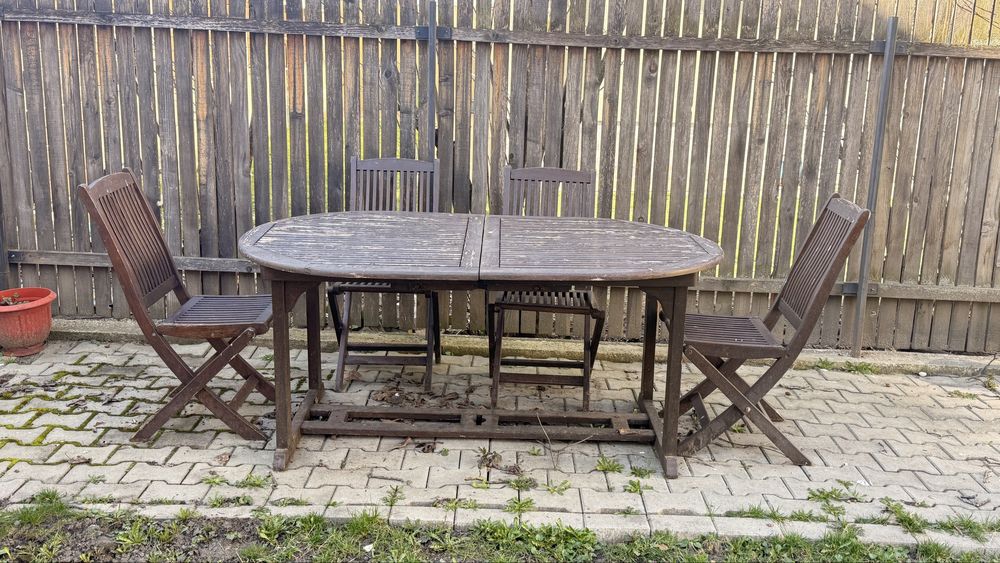 Masa extensibila si 4 scaune din lemn masiv pentru exterior