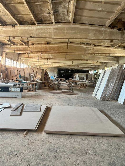 Янгиюль. Продам базу на 2 га с ж.д. веткой    и помещениями .