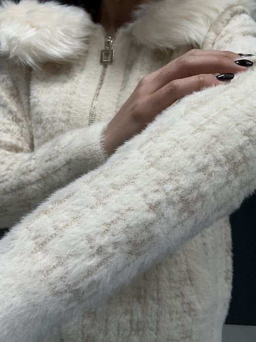 Къса Кашмирена жилетка с пухена яка