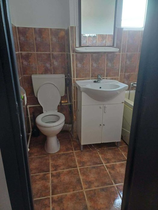 Inchiriez apartament