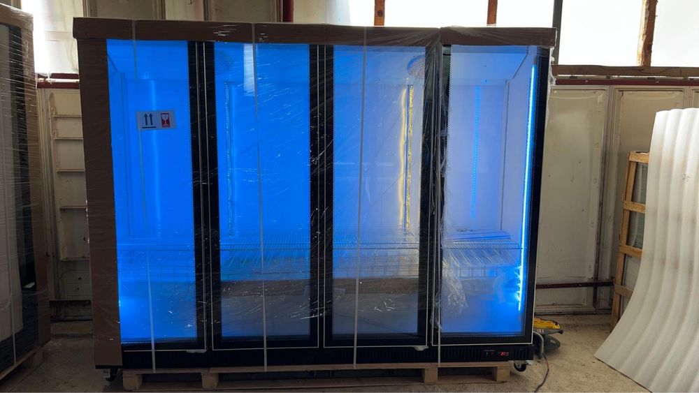 Vitrina frigorifica cu 4 usi ideala pentru bauturi si racoritoare