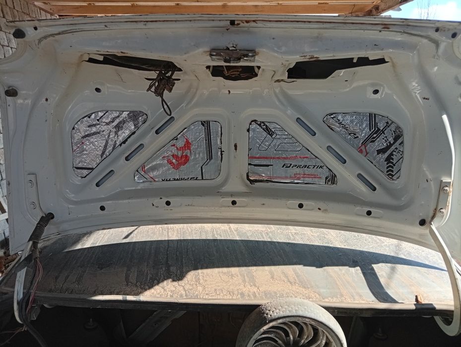 Nexia 2 eshiklar sotiladi barcha ehtiyot qismlar sotiladi