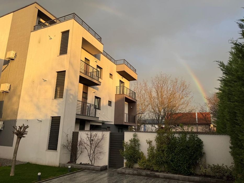 Vând imobil 7 apartamente