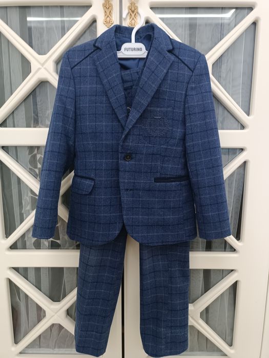 Продам школьный костюм