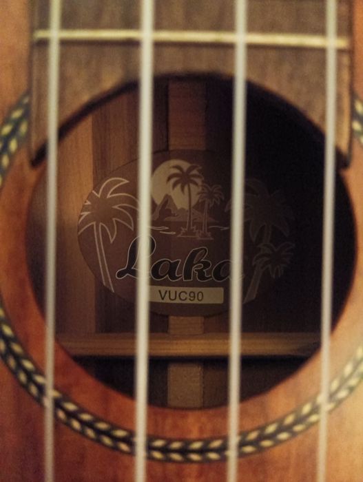 Винтидж концертно акустично укулеле, китара LAKA VUC90, сатенена коа.