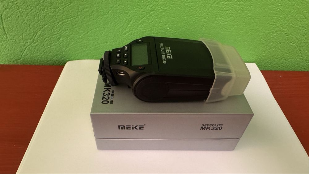 Blitz Meike Speedtlite MK320 pentru Sony