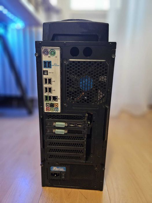 PC Gaming - ASUS R9 270X, AMD FX-6300 Am3+ / 8GB RAM, SSD + HDD