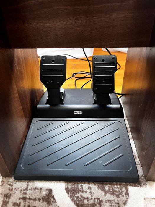 Vand volan pentru  ps4 si ps5
