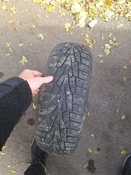 Продам шины с дисками на Мерседес