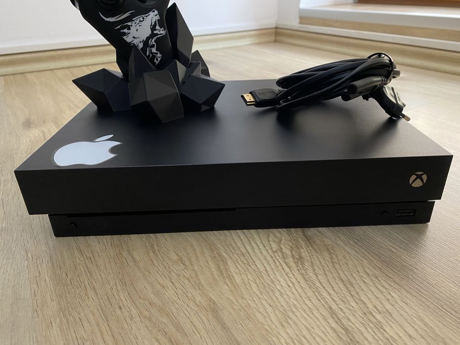 Xbox one x 1Tb + controller