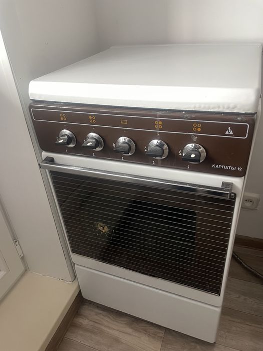 Продам газовую плиту