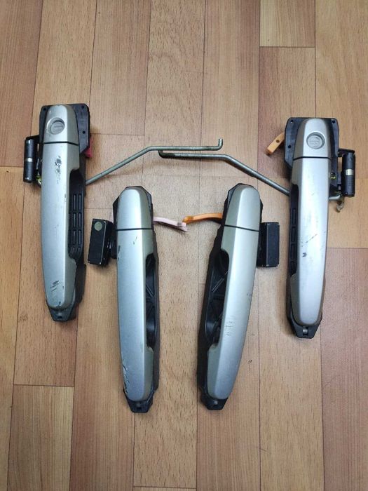 Продам Ручка двери внешняя Toyota Highlander / Ipsum / RAV4 20 кузов