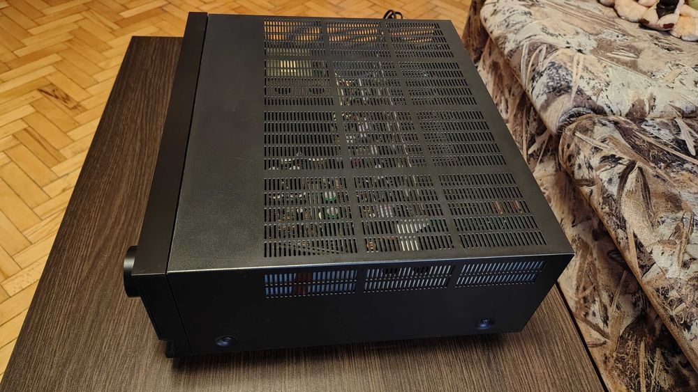 Продавам усилвател Yamaha AX-700