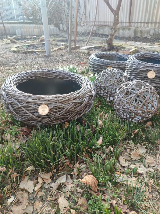 Кашпо из искусственного ротанга