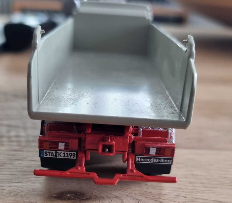 Se vinde machetă Camion Mercedes NZG
