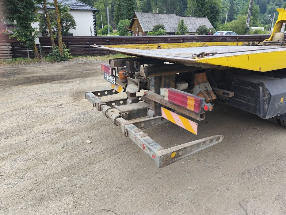 Platforma auto cu macara