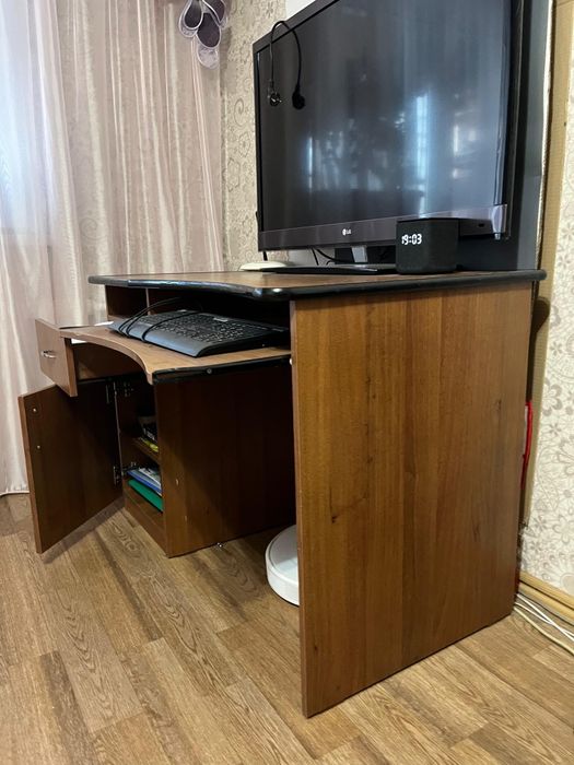 Школьный компьютерный стол