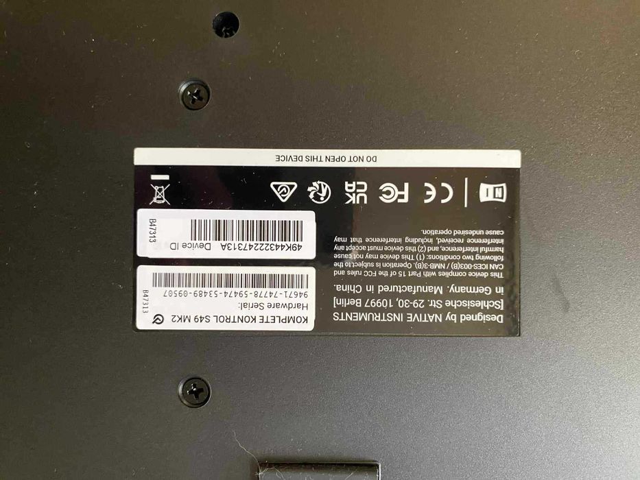 Native Instruments Komplete Kontrol S49 MK2 | Отлично състояние |