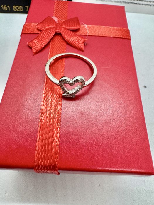 Сребърен пръстен с мойсанит (Диамант)