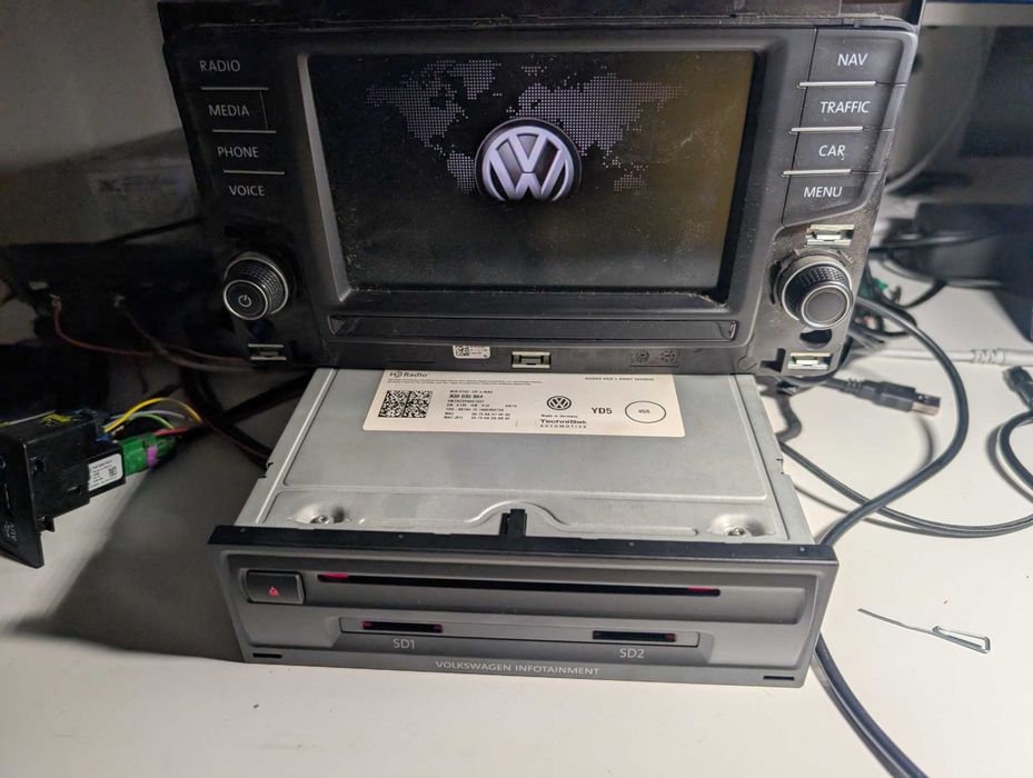 MIB2 Navigatie originala decodata Volkswagen Passat B8 Golf 7 Touran VW MOST Dynaudio
