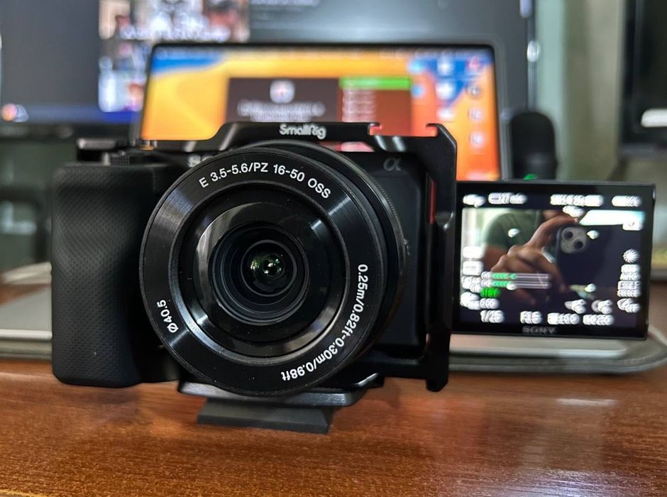 Sony ZV-E10 + Kit 16-50 + SmallRig Cage + Xotira kartasi