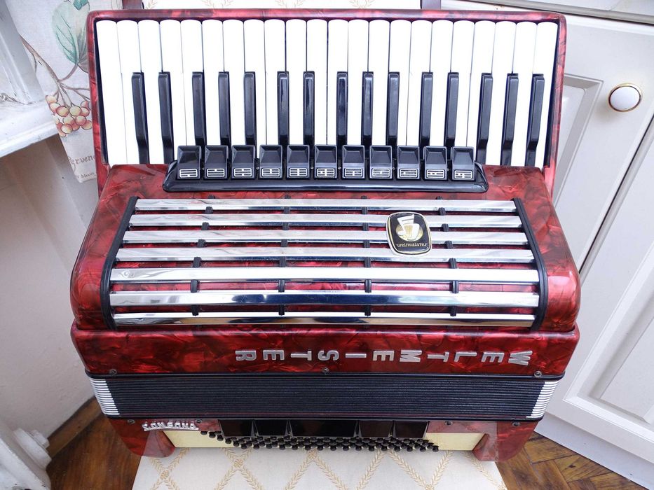 Акордеон Велтмайстер Консона 96 баса