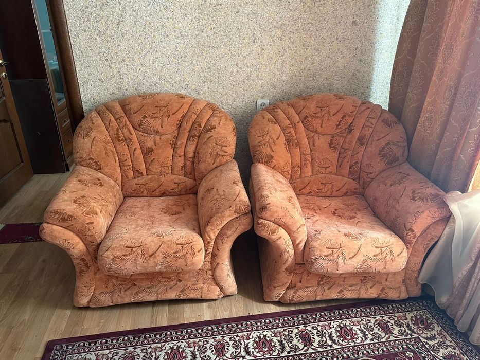 Продам диван и 2 кресла.